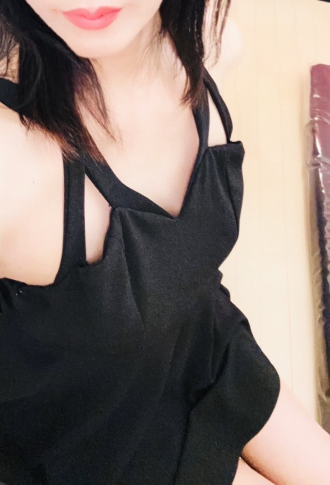 セラピスト 夏木 華（メンズエステ本町マダムの詳細画像1枚目）