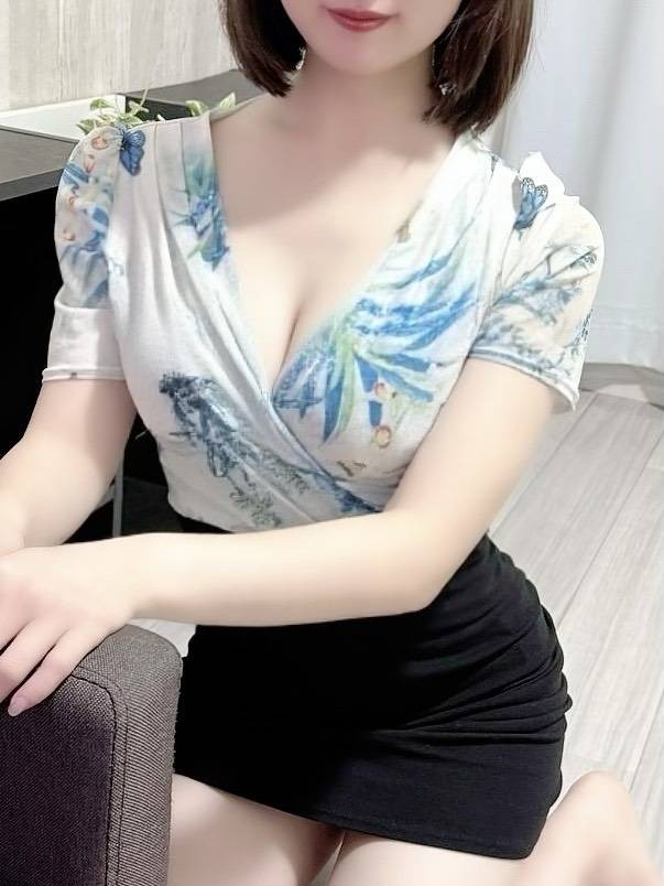 セラピスト 里穂（りほ）（メンズエステMrs.Merci SPA 京都ルームの詳細画像1枚目）