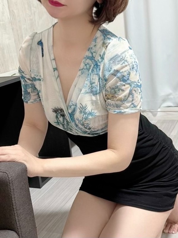 セラピスト 真白(ましろ）（メンズエステ（メンエス）Mrs.Merci SPA 新大阪ルームの詳細画像1枚目）