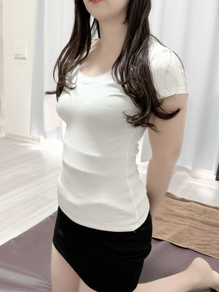 セラピスト 美鈴(みすず）（メンズエステMrs.Merci SPA 京都ルームの詳細画像1枚目）